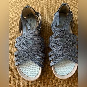 BareTraps blue strappy sandals, size 7.5